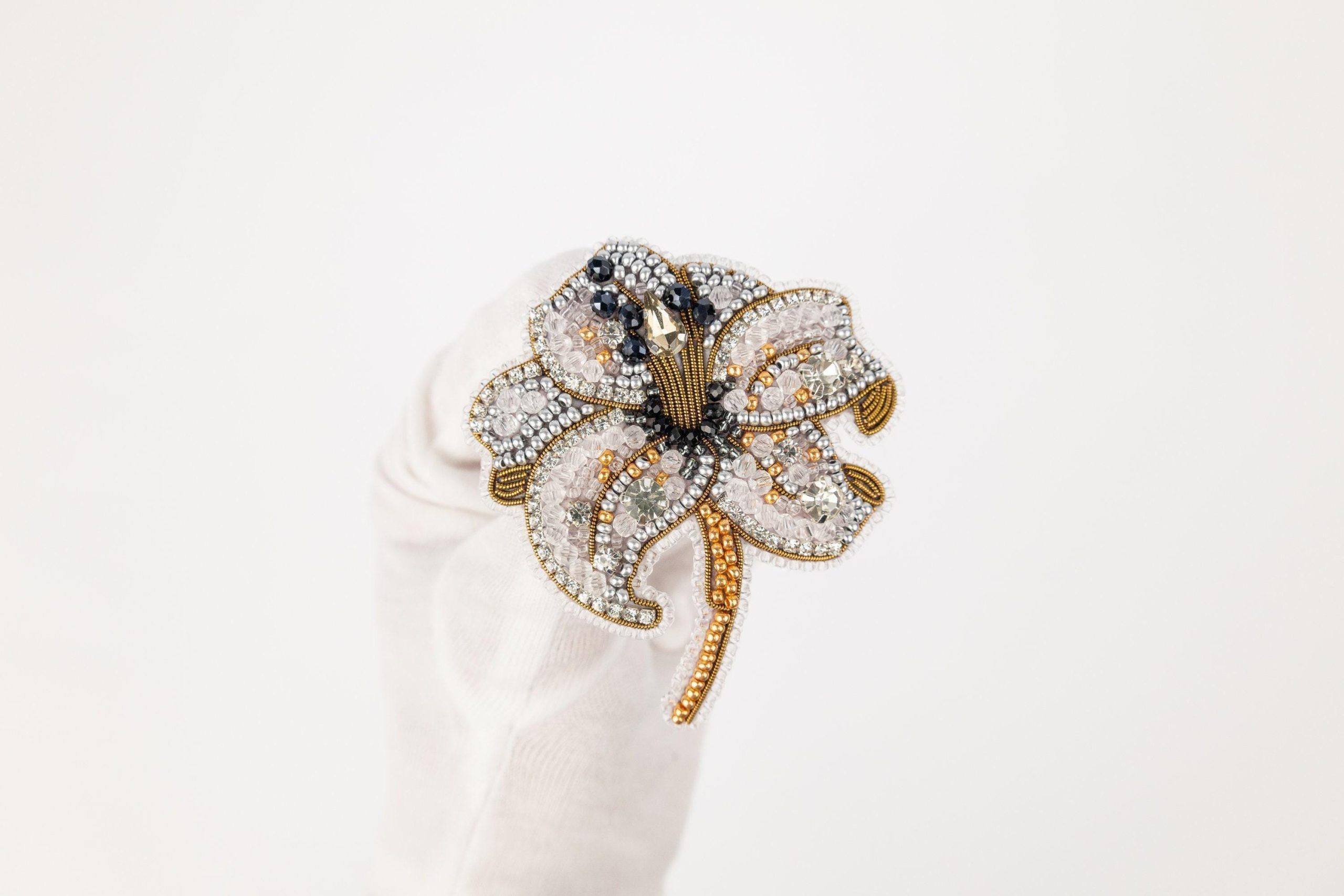 DIY Beaded Embroidery White Iris Brooch Kit - Image 3