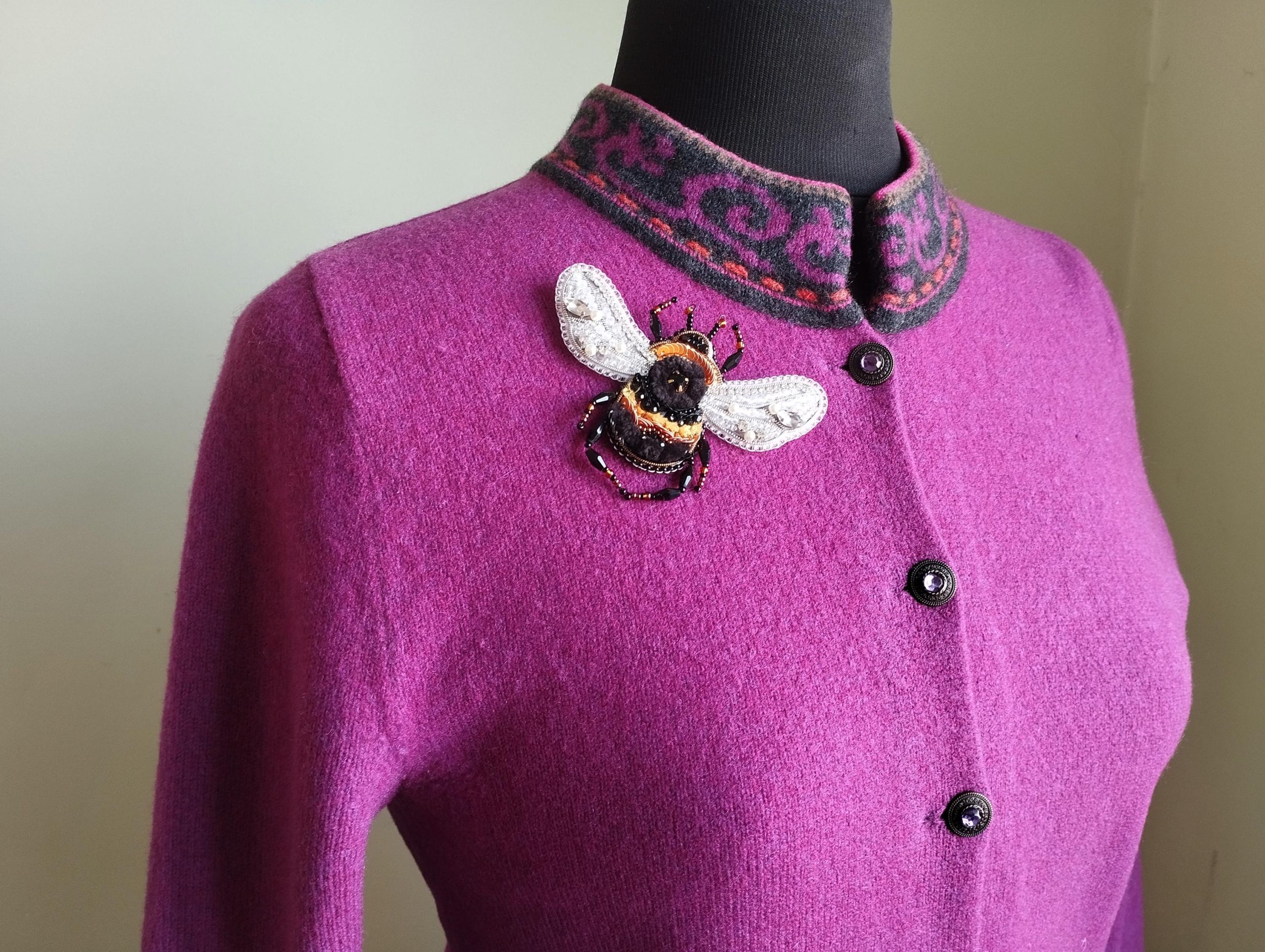 DIY Beaded Embroidery Bumblebee Brooch Kit - Image 4