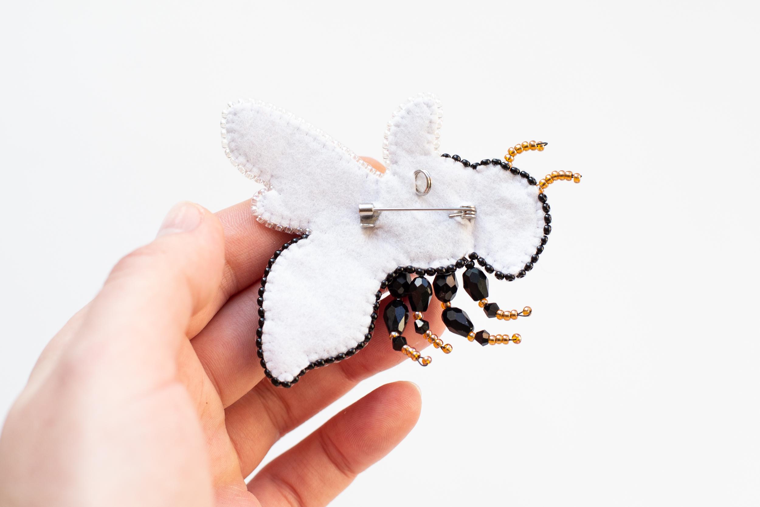 DIY Beaded Embroidery Bumblebee Brooch Kit - Image 6