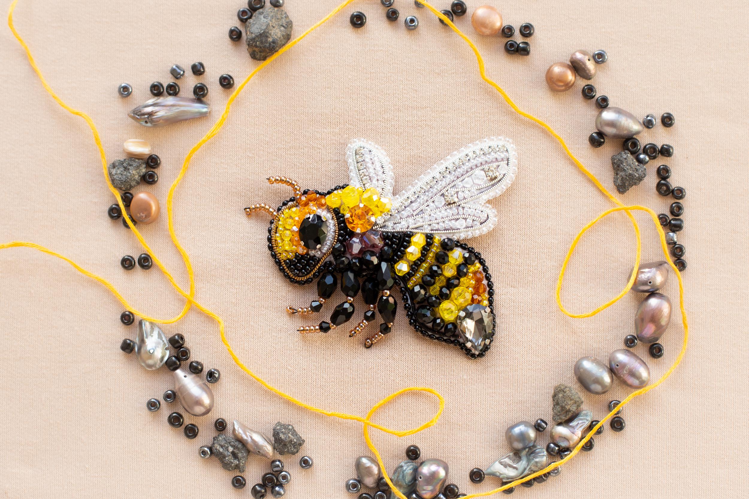 DIY Beaded Embroidery Bumblebee Brooch Kit - Image 4