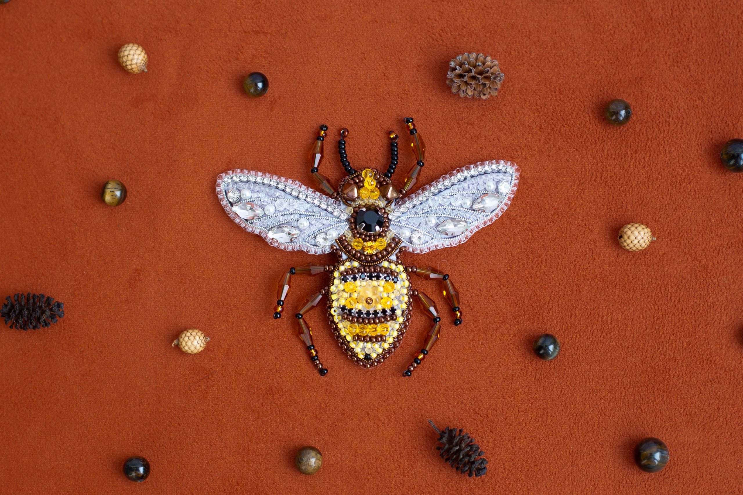DIY Beaded Embroidery Golden Bee Brooch Kit - Image 4